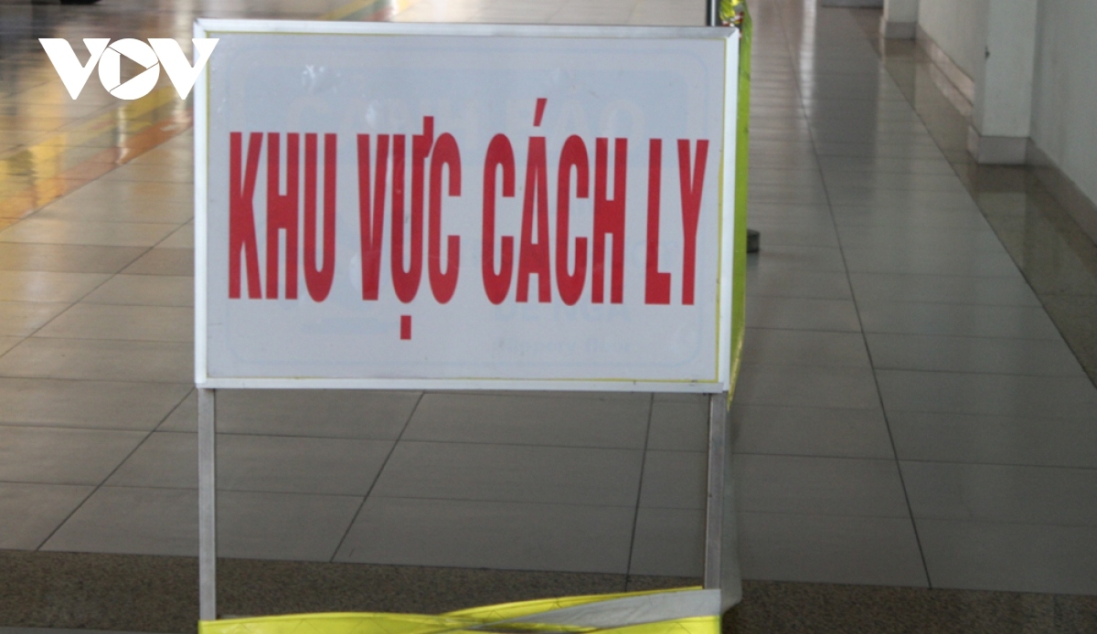 Two Hanoi hospital workers test positive for SARS-CoV-2 virus